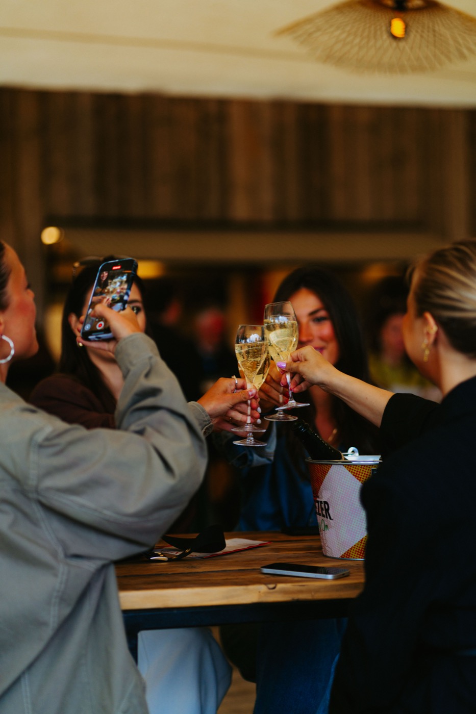 Regatta Beach Bar — zomerse sfeer