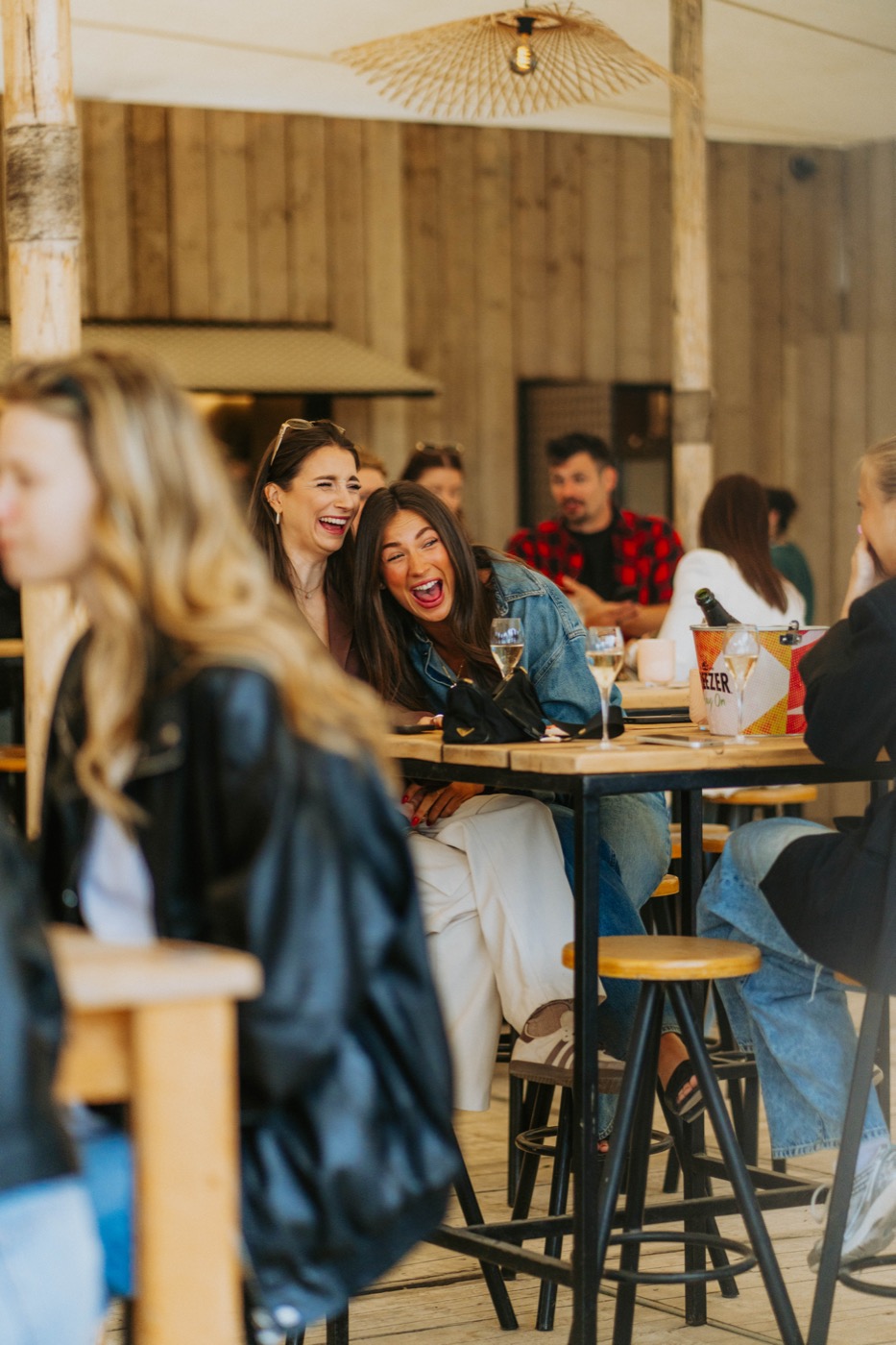 Regatta Beach Bar — gezellig buiten